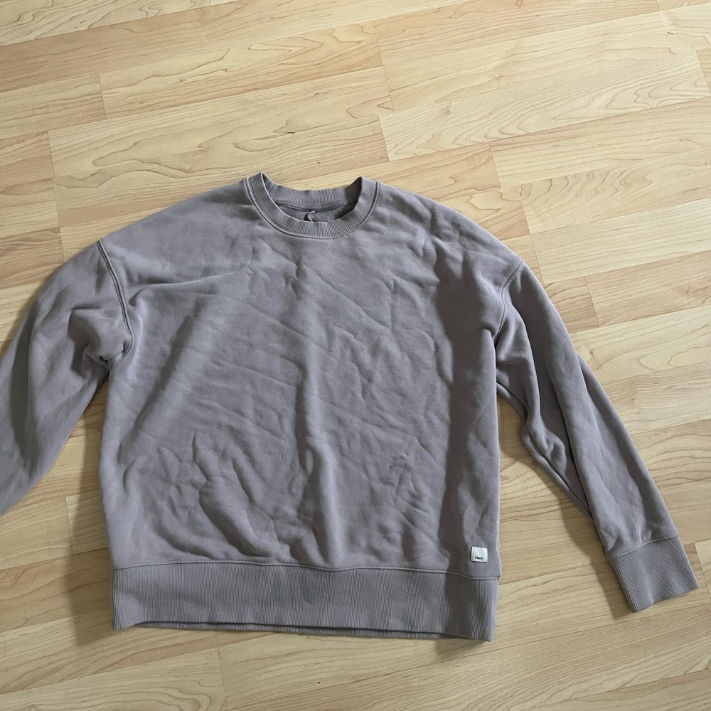Vuori Weekender Crew Size Medium in Taupe color